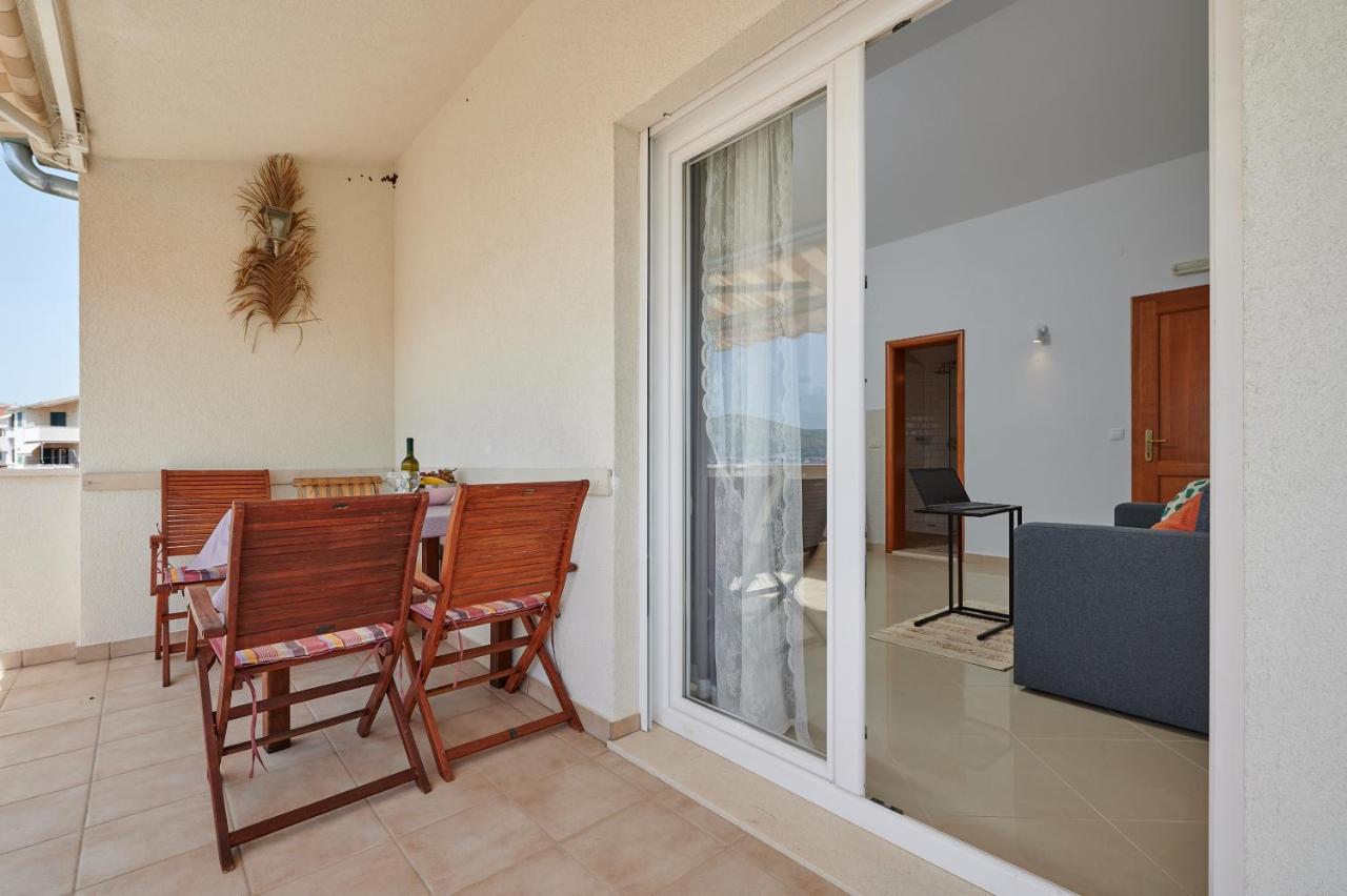 T&T Sea View Apartments Trogir Exterior foto