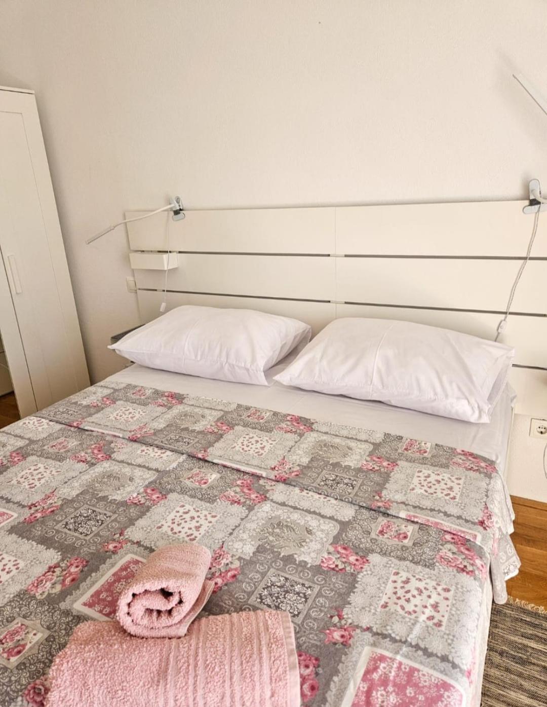T&T Sea View Apartments Trogir Exterior foto